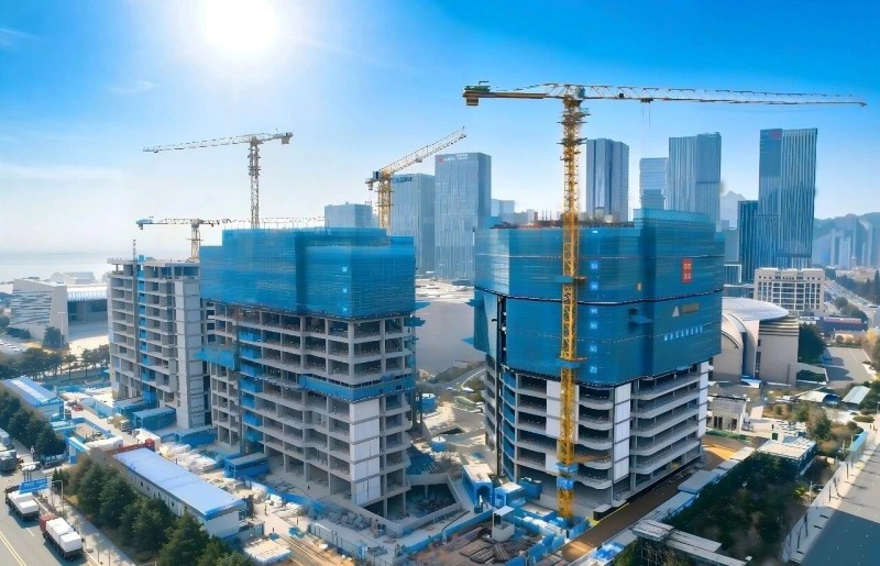 Velkolepě oslavte úspěšné dokončení základní struktury inovačního centra Qingdao Fortune Finance