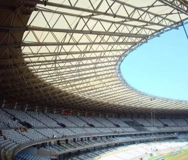 Stadion z odolných ocelových trubek