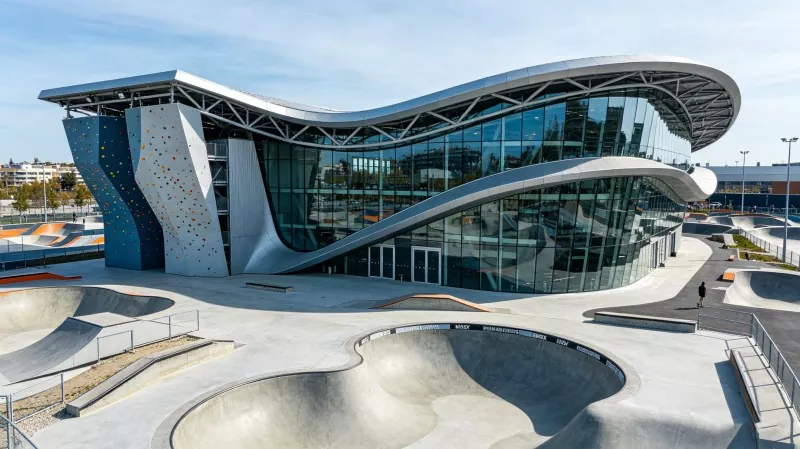 Komplexní centrum extrémních sportů ocelové konstrukce