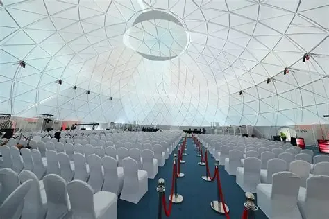 Zavěšená výstavní síň Dome